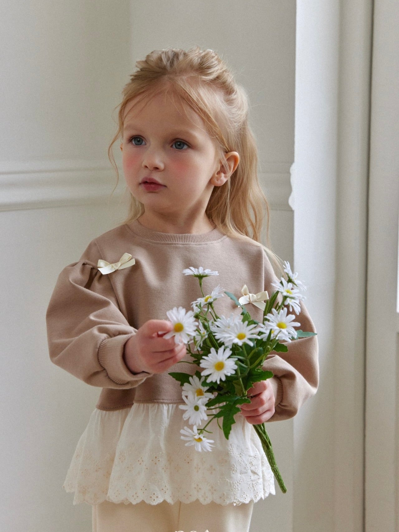 Spring ribbon sweatshirt