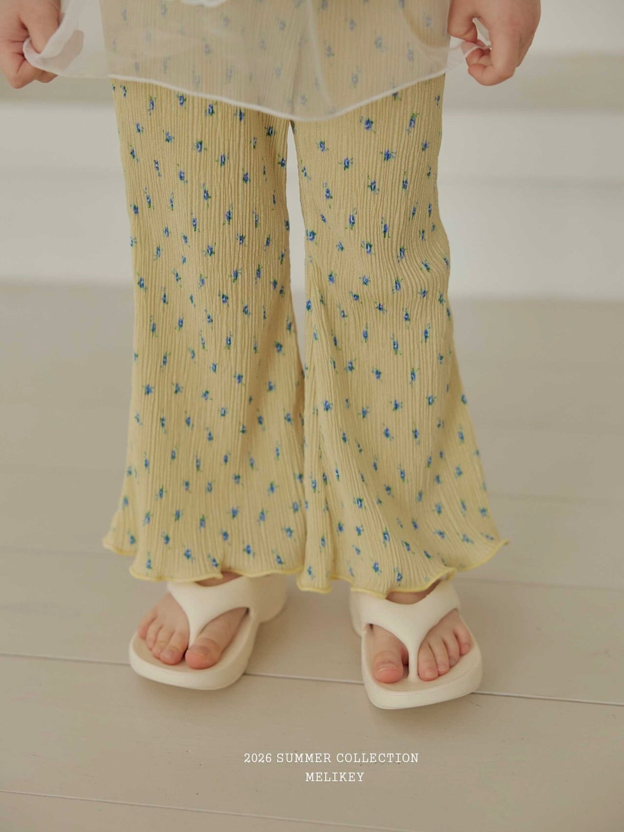 Floral pleated pants