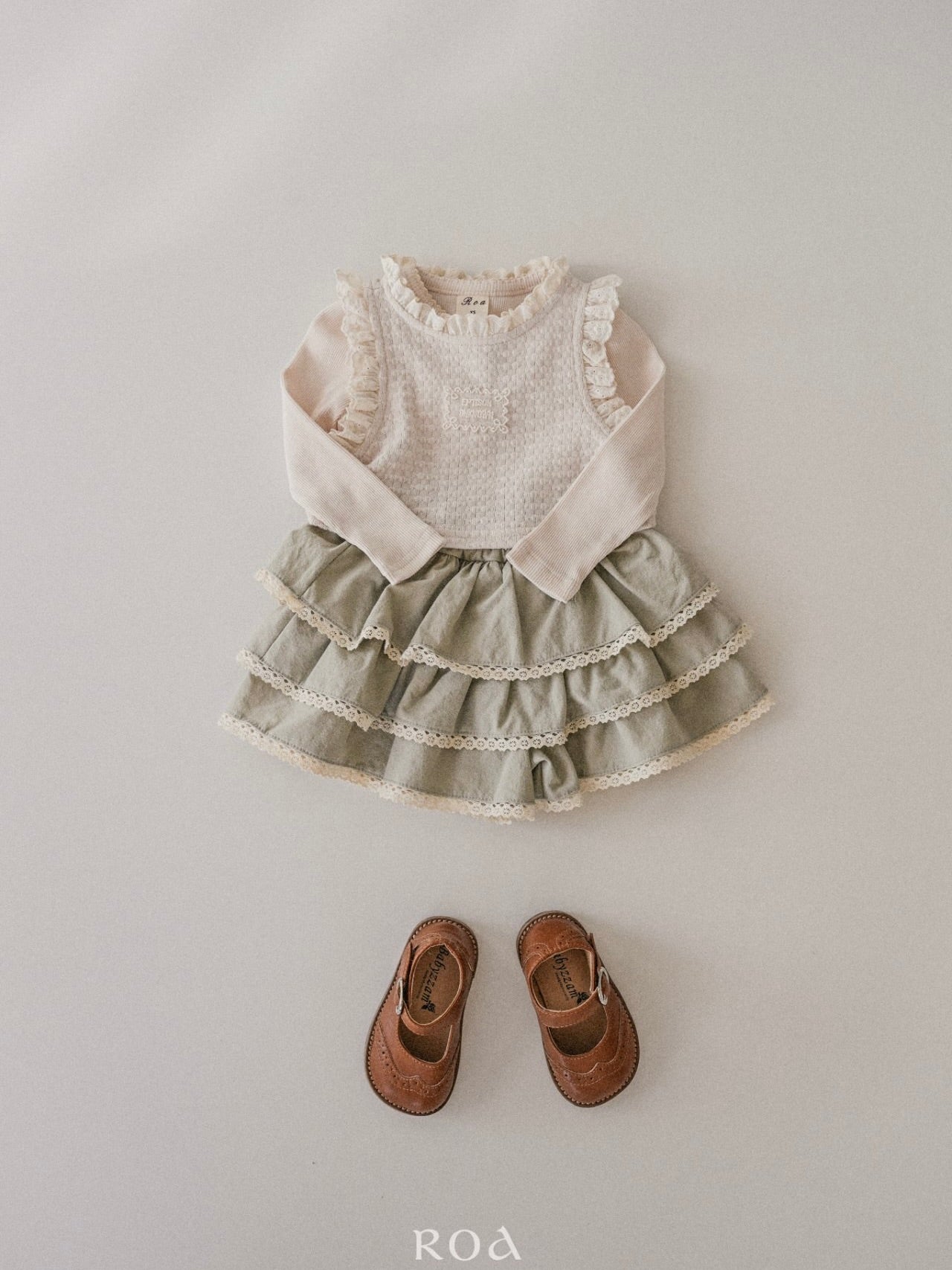 Frill sleeveless vest