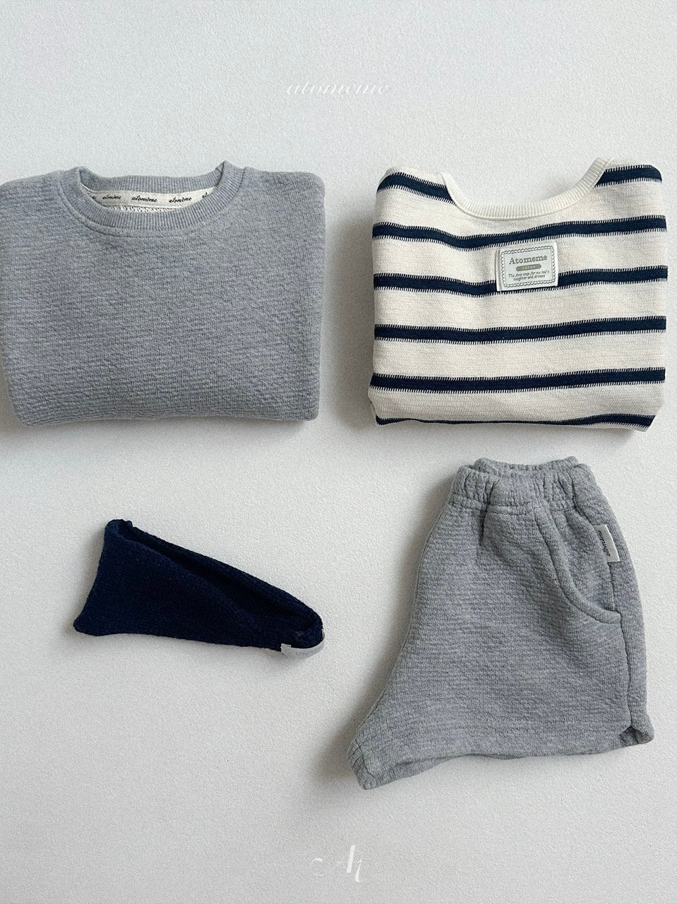 Minimal sweatshirt