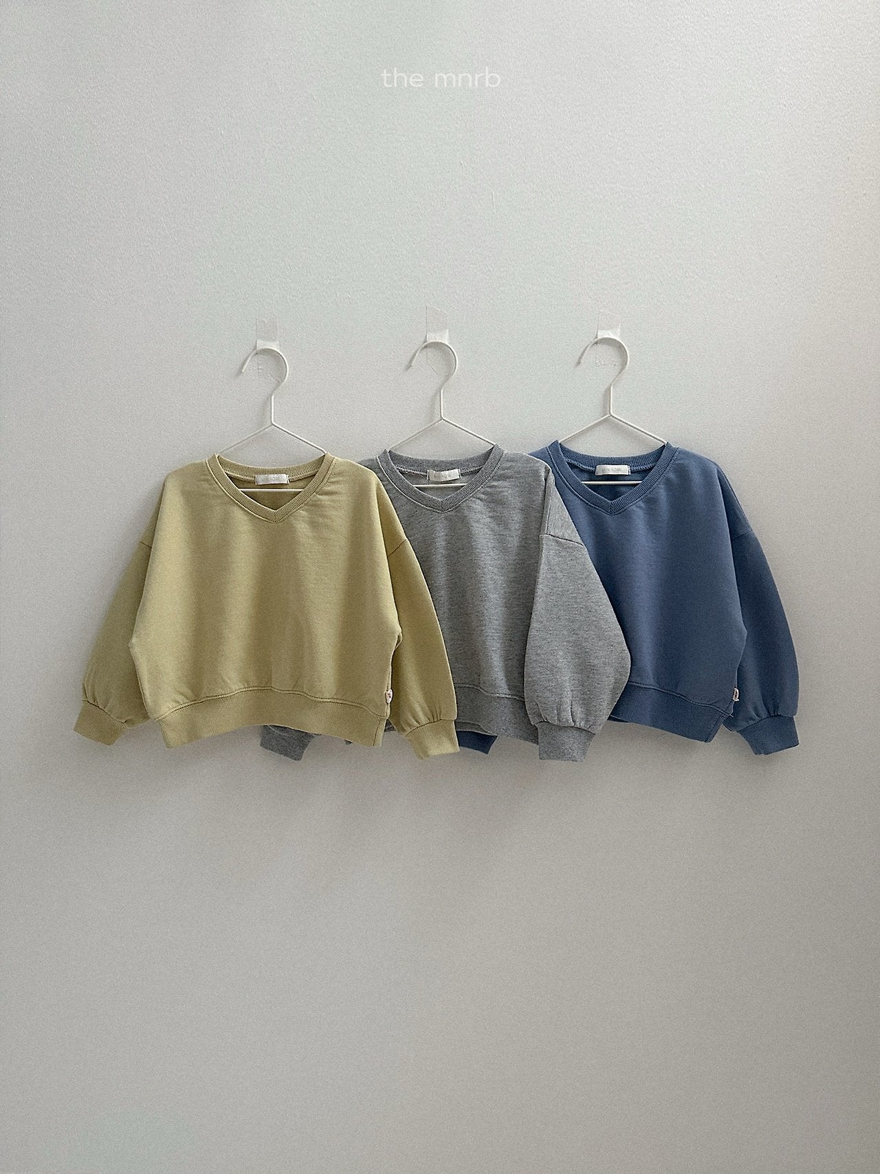 Low V-neck sweatshirt