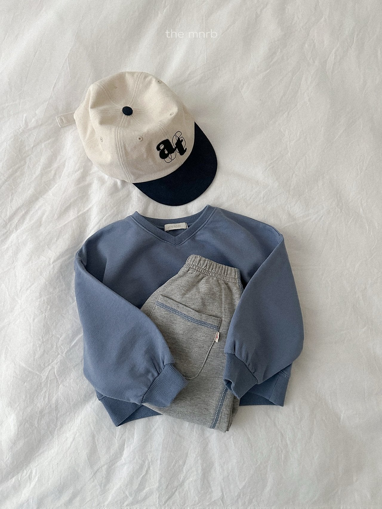 Low V-neck sweatshirt
