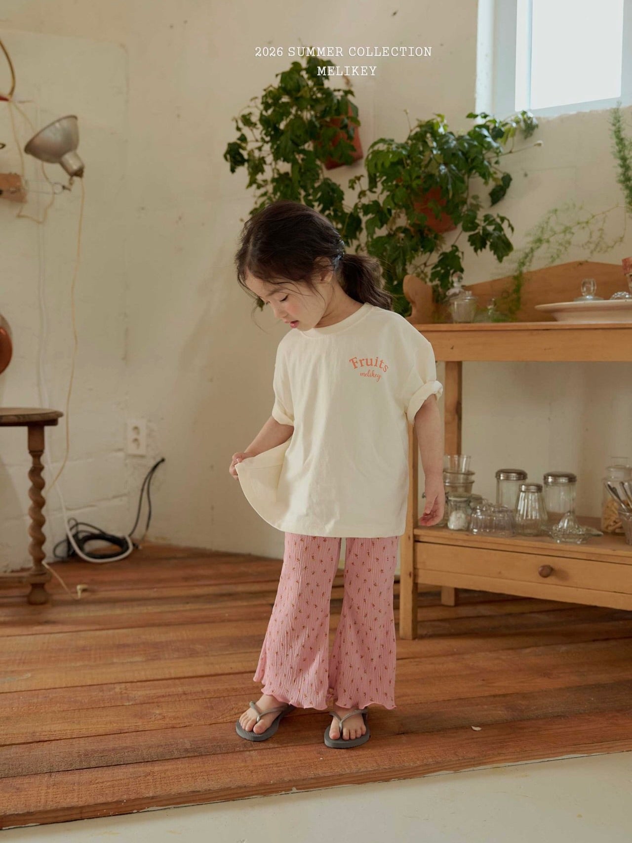 Floral pleated pants