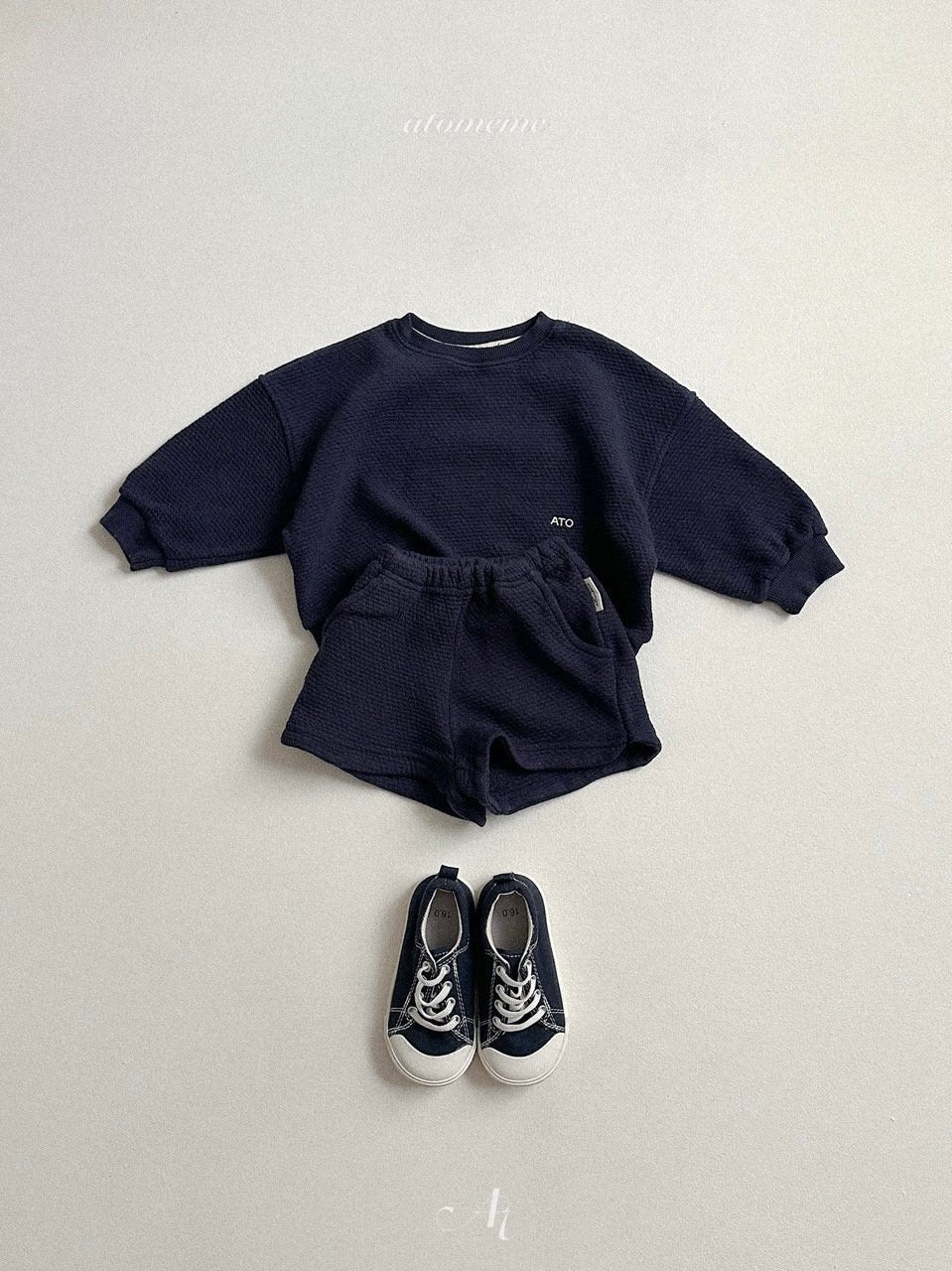 Minimal sweatshirt