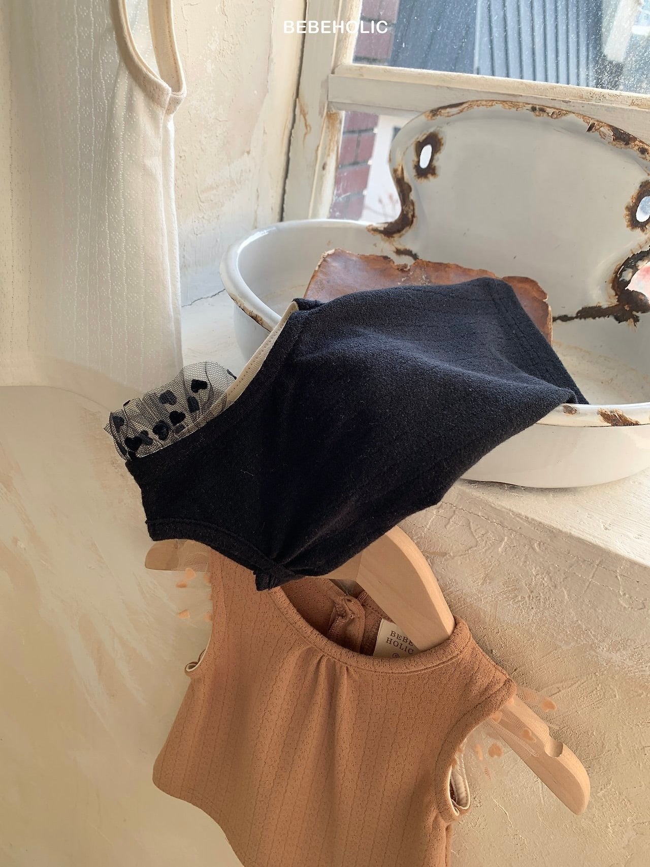 Lily frill T