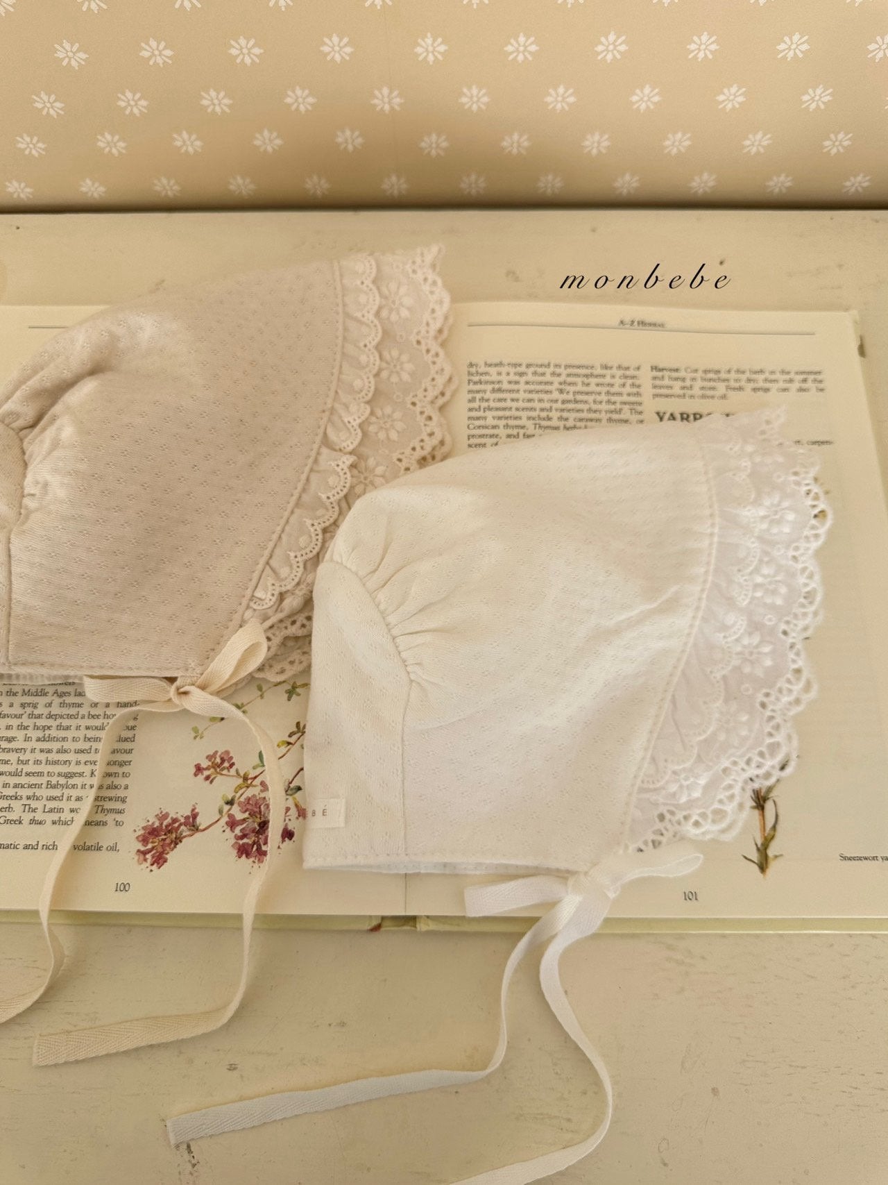 Noah double frill bonnet