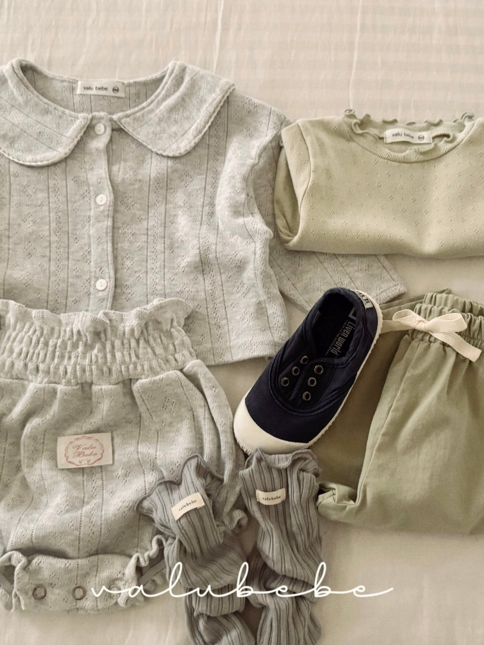 Eyelet smocking bloomer