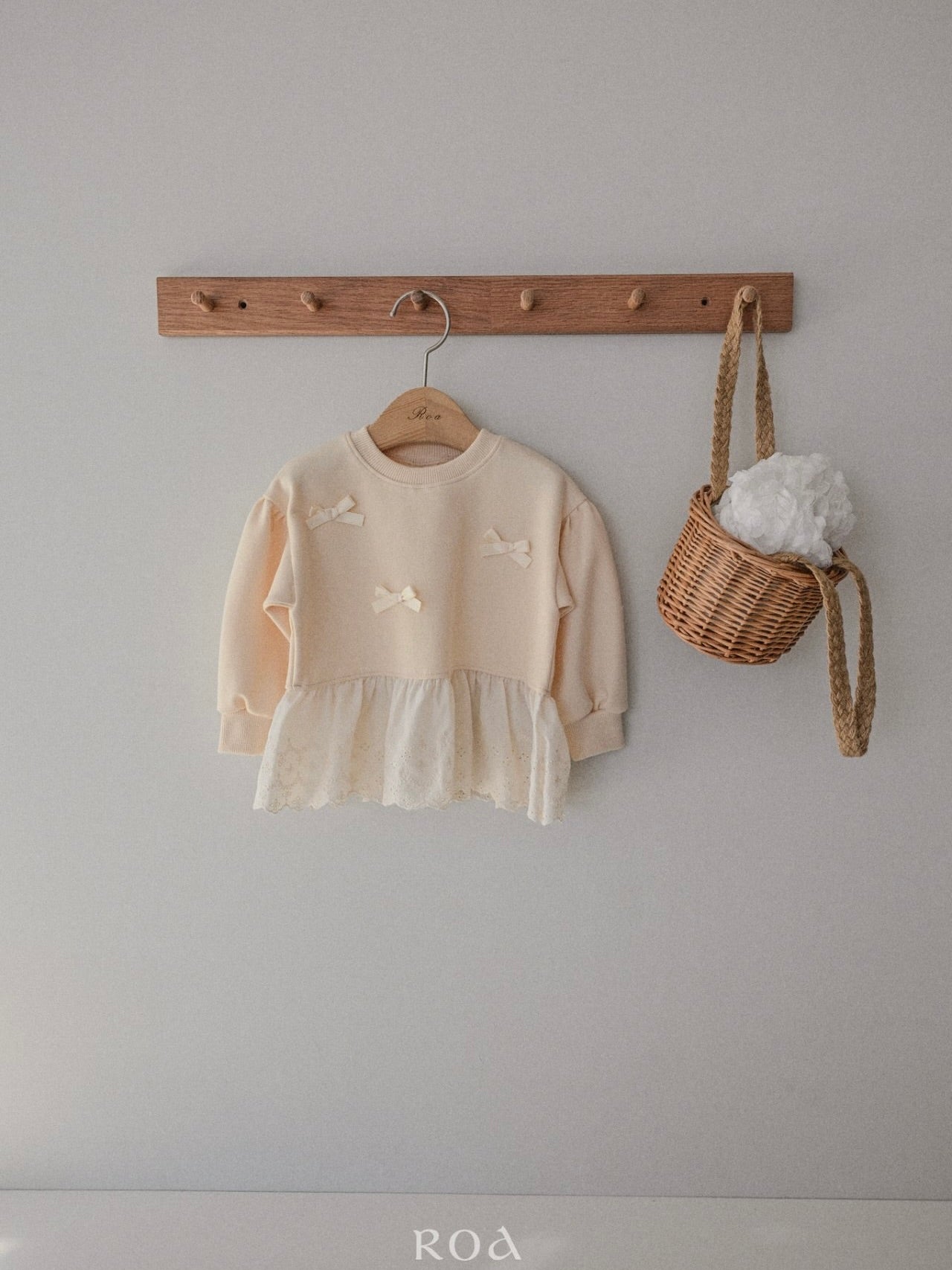 Spring ribbon sweatshirt