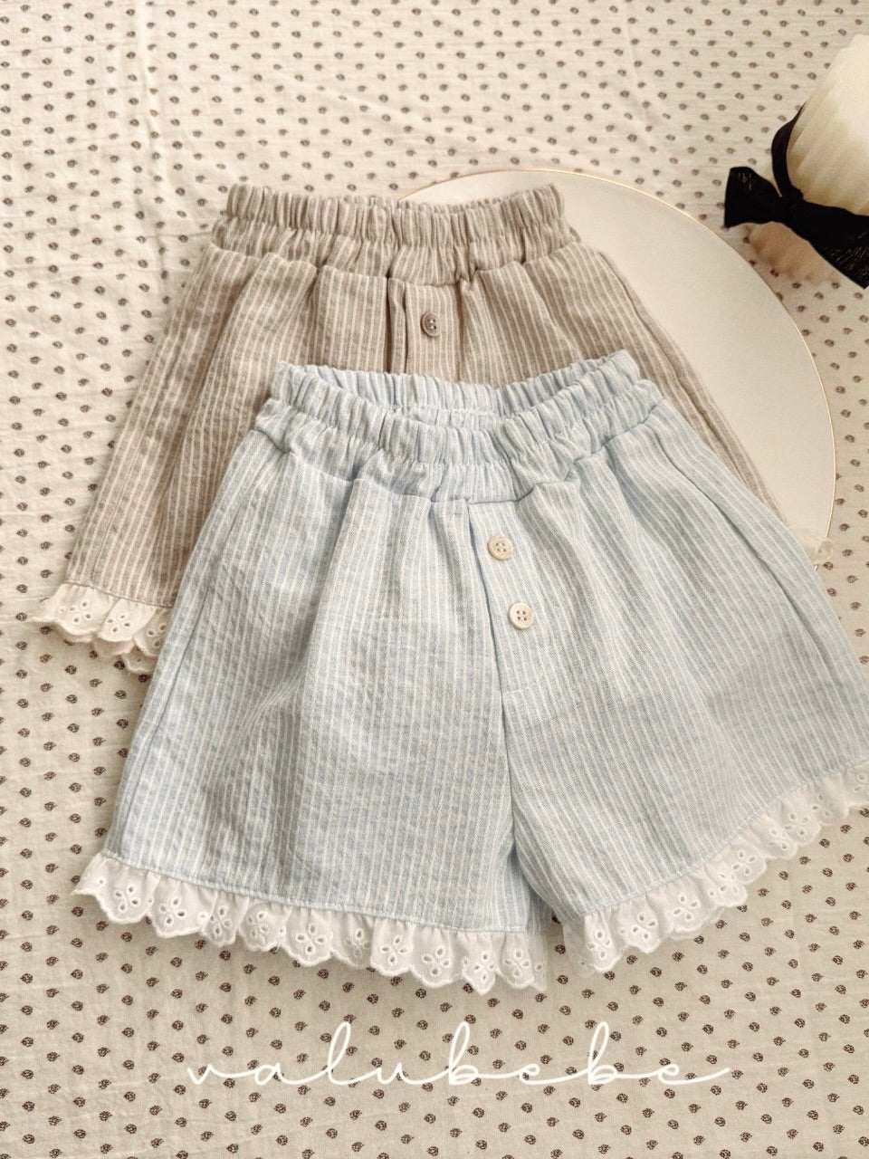 Classic lace half pants