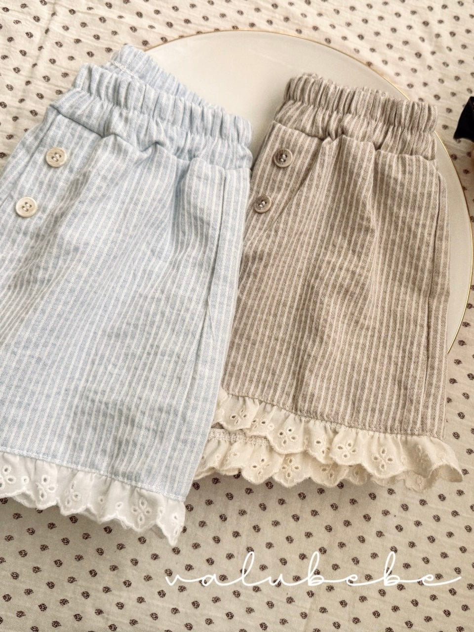 Classic lace half pants