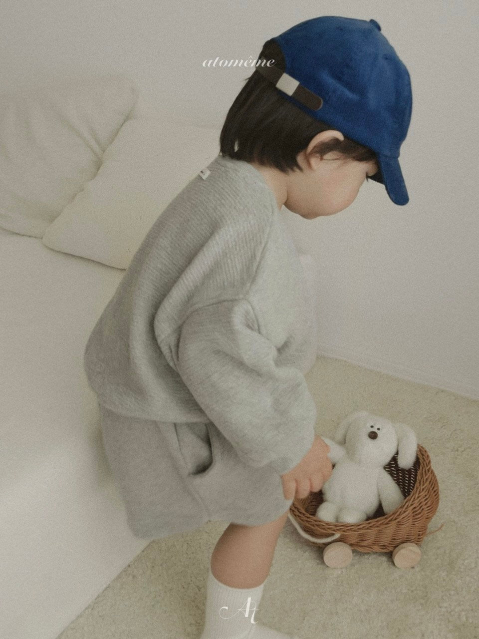 Minimal sweatshirt