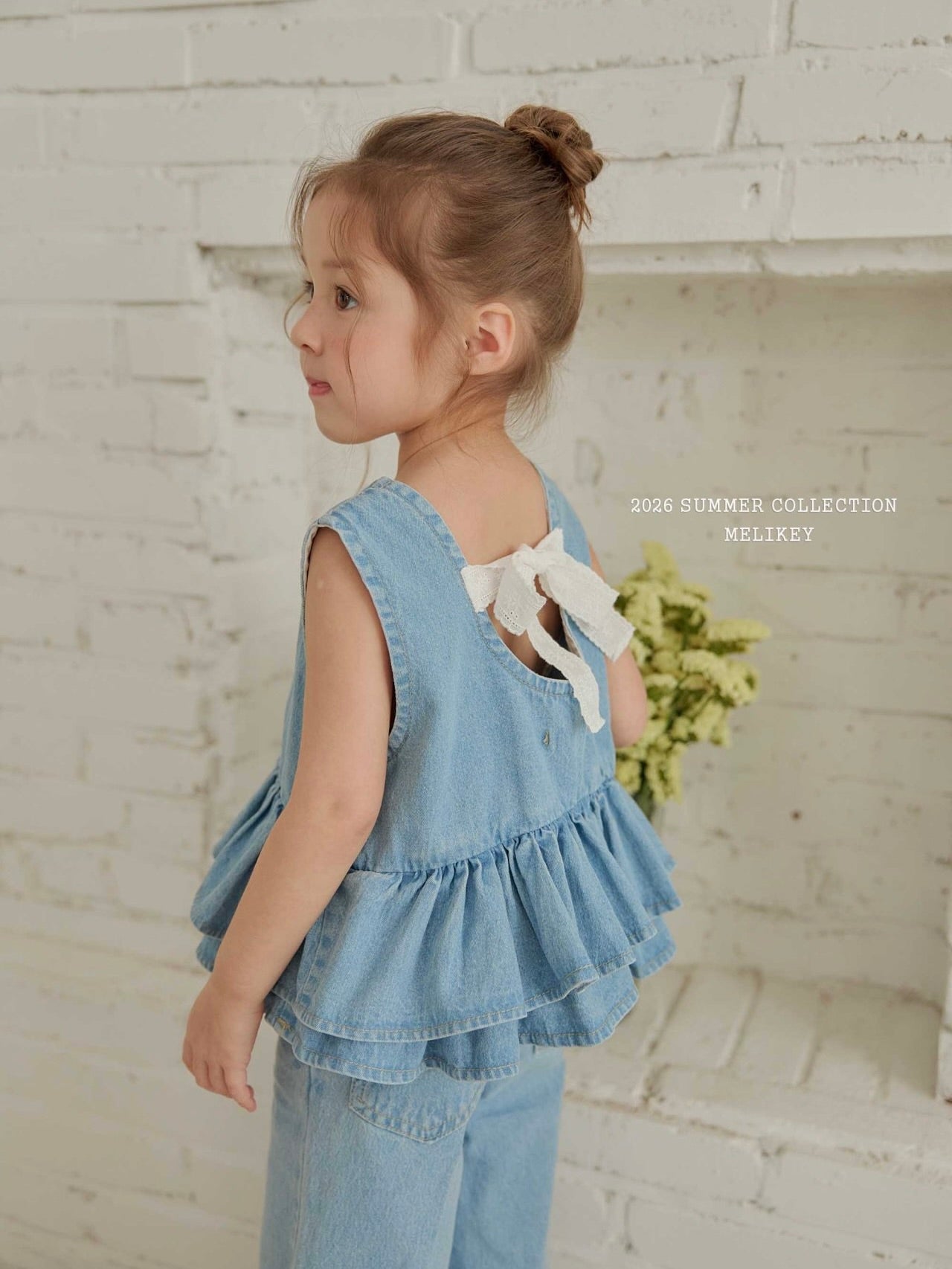Ribbon tiered sleeveless blouse