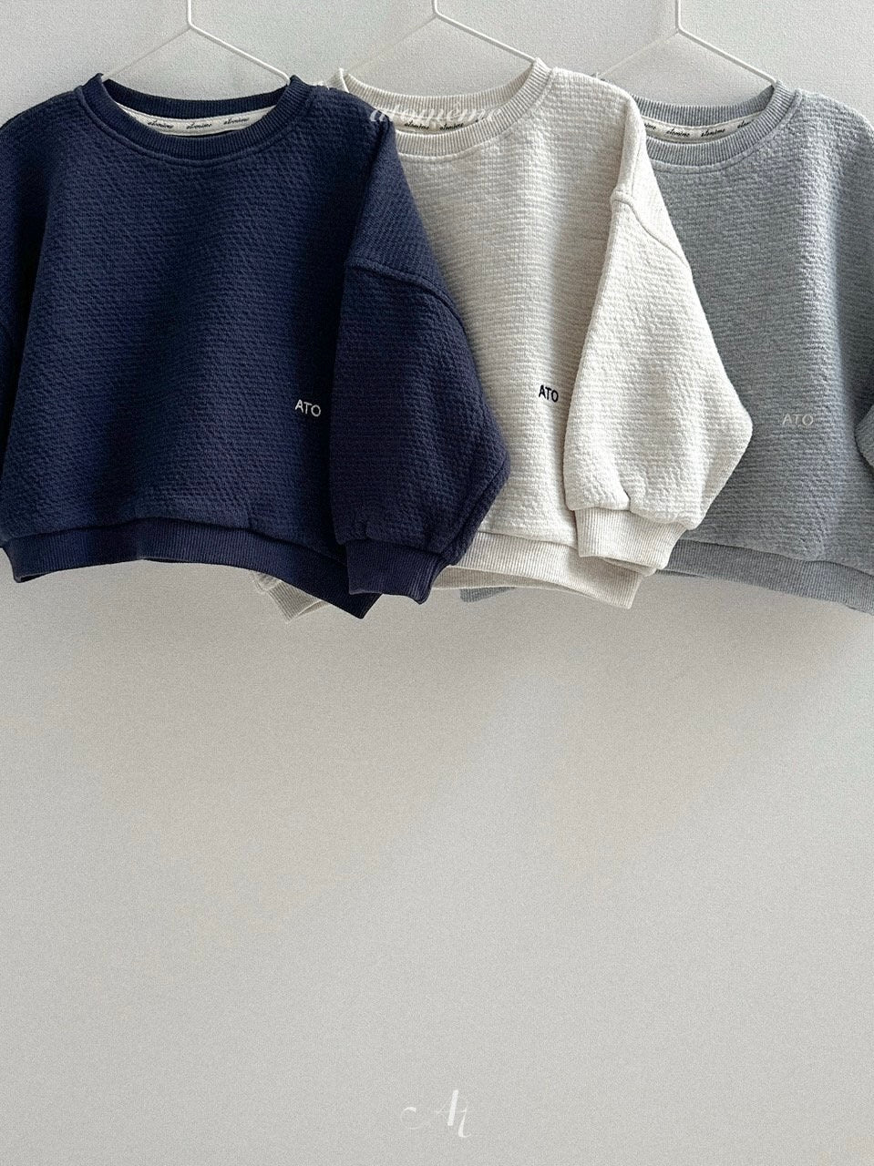 Minimal sweatshirt