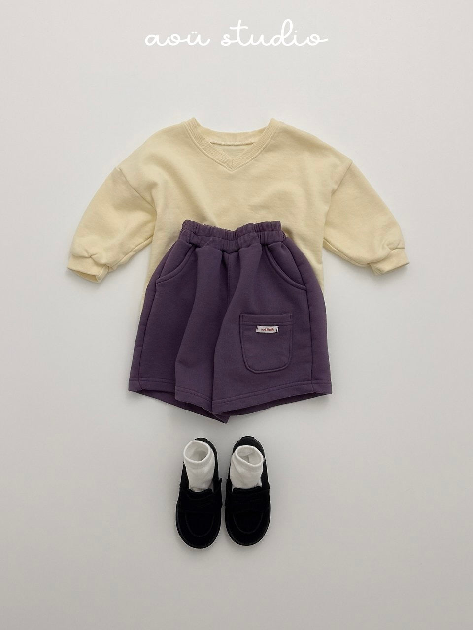 Benny V-neck sweatshirt