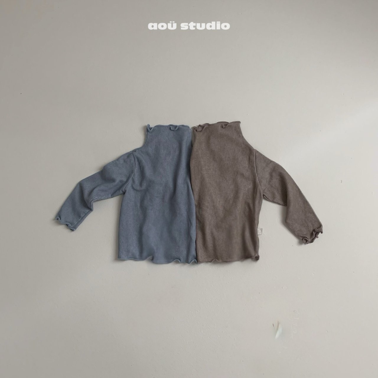 Frill half neck T (aou studio)