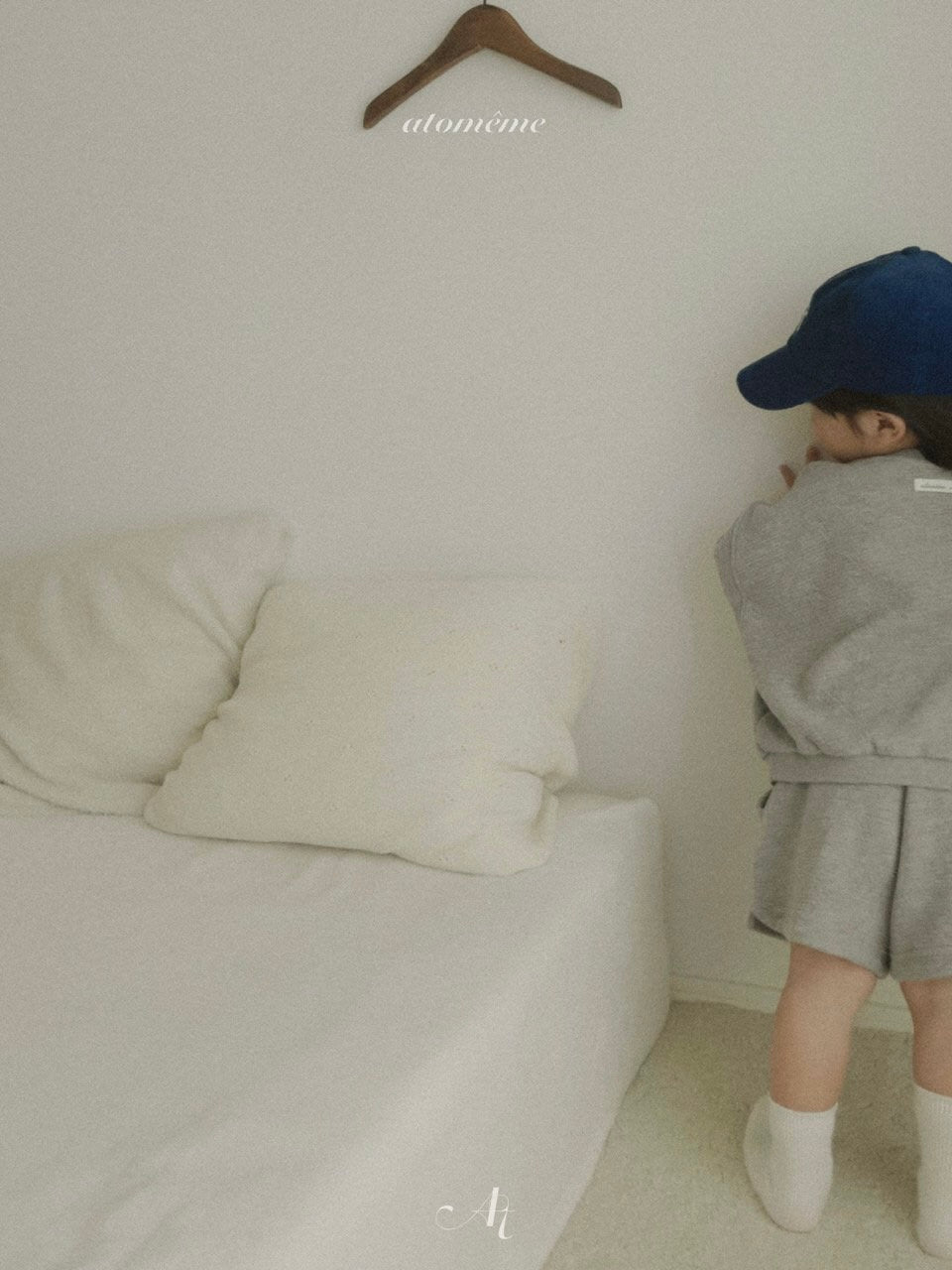 Minimal sweatshirt