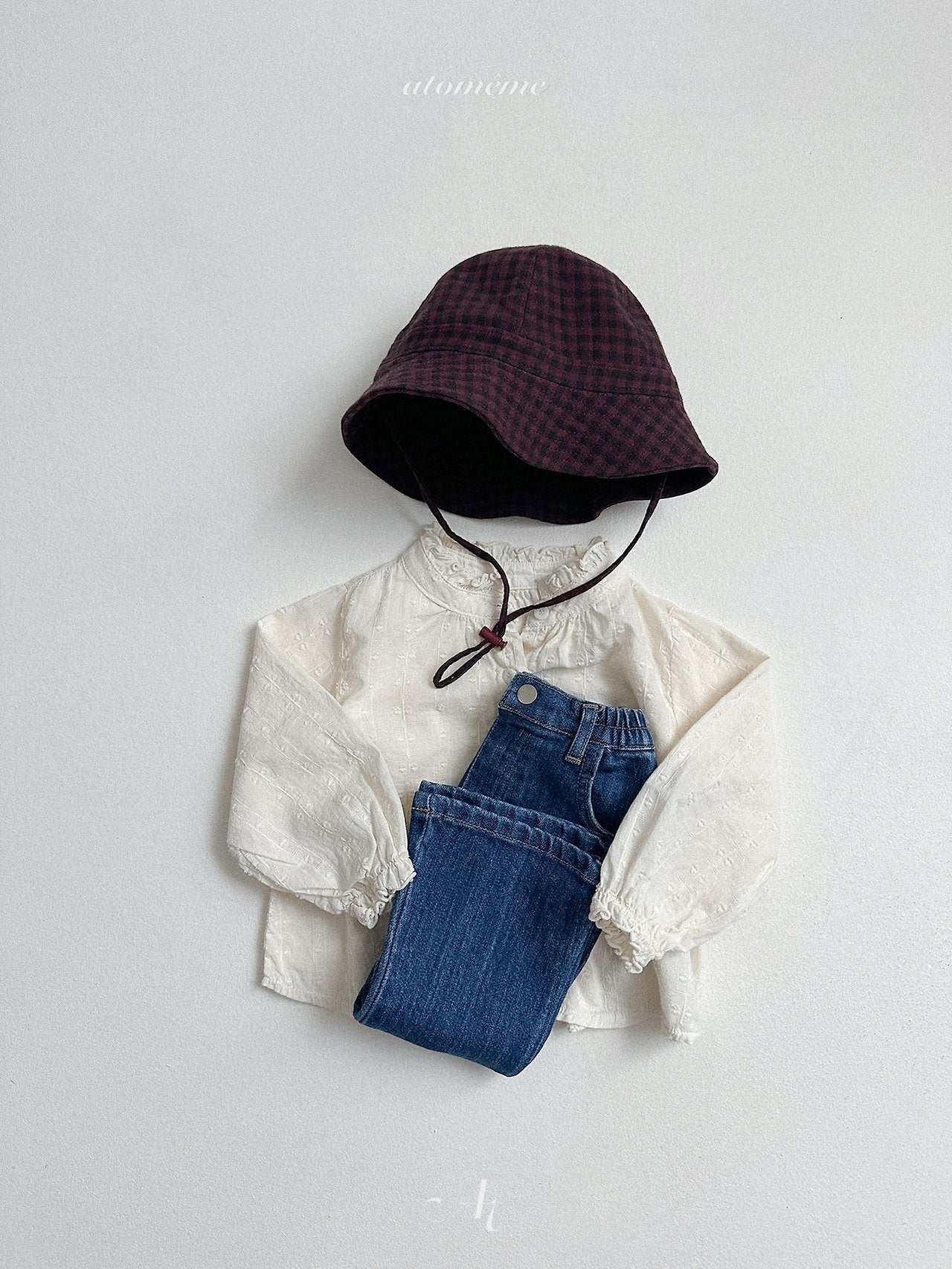 Acorn bucket hat