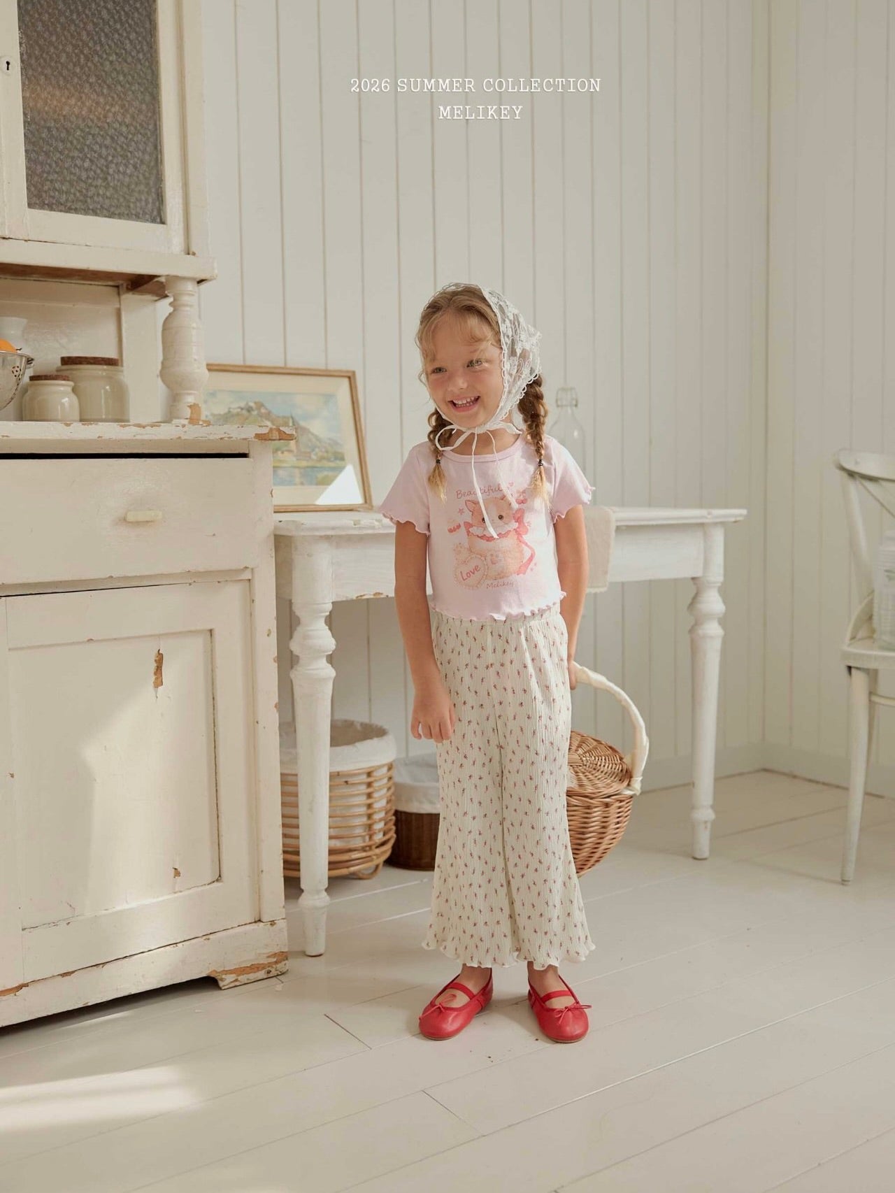 Floral pleated pants