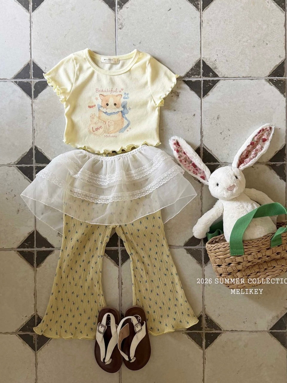 Floral pleated pants