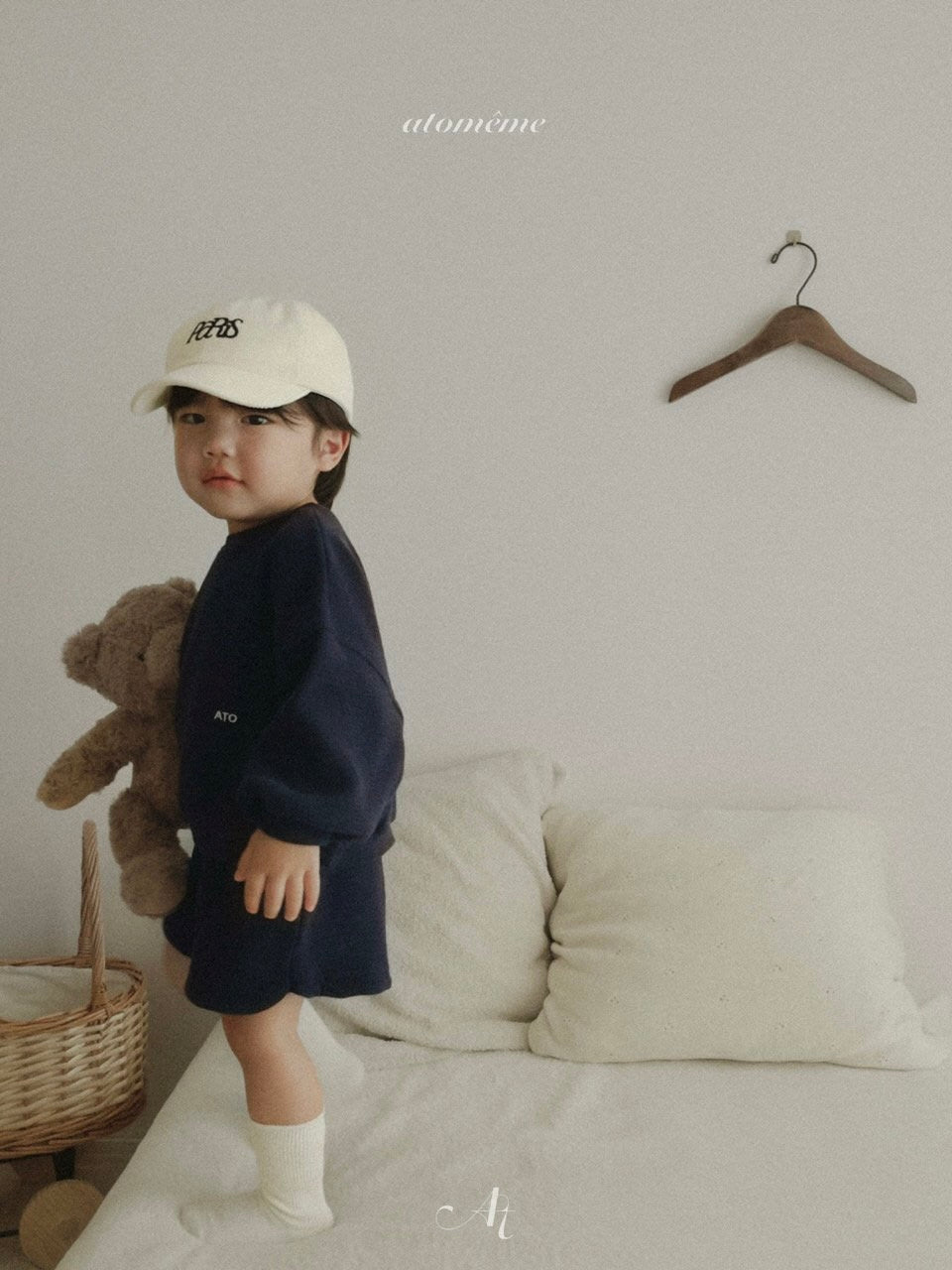 Minimal sweatshirt