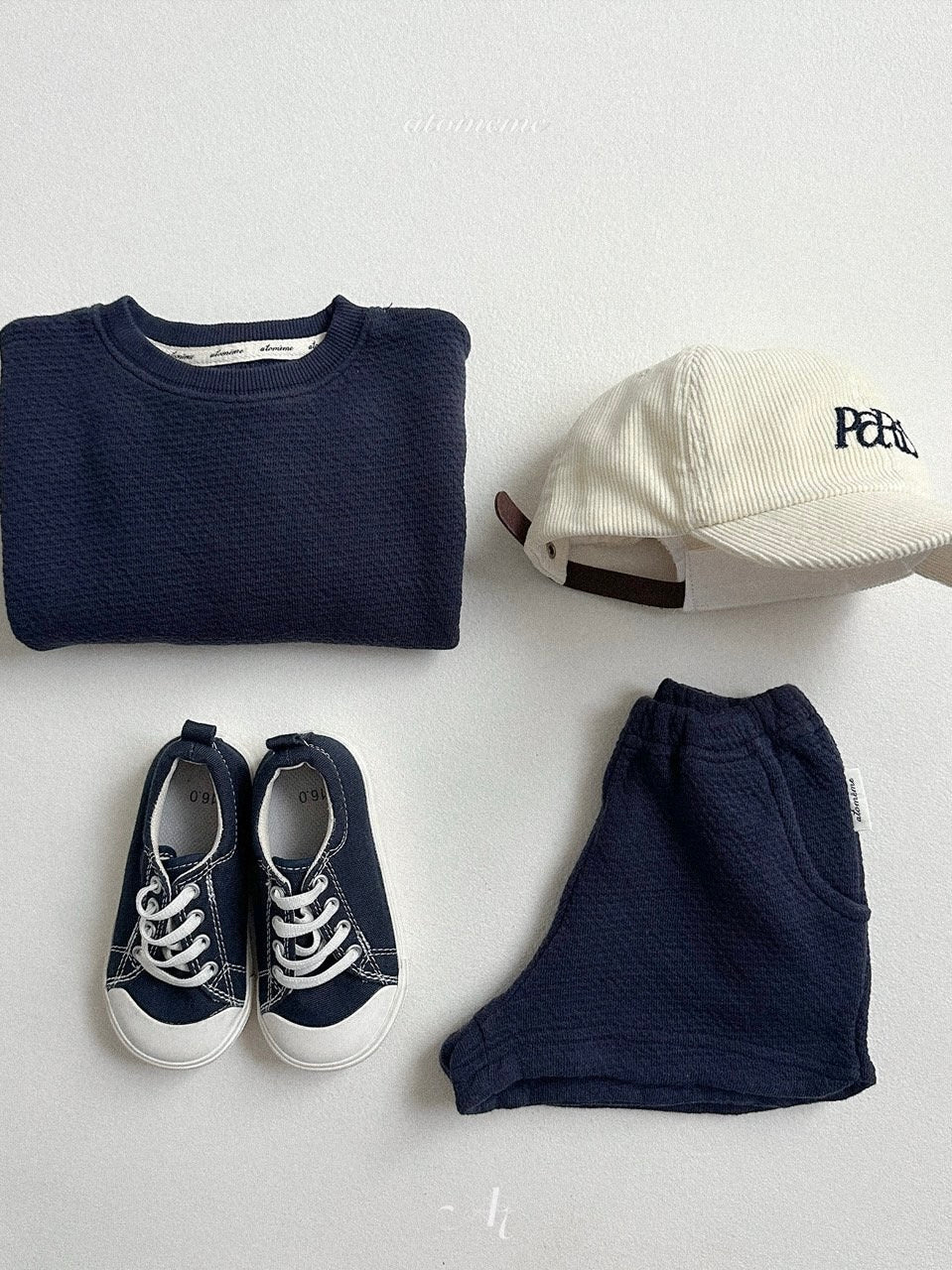 Minimal sweatshirt