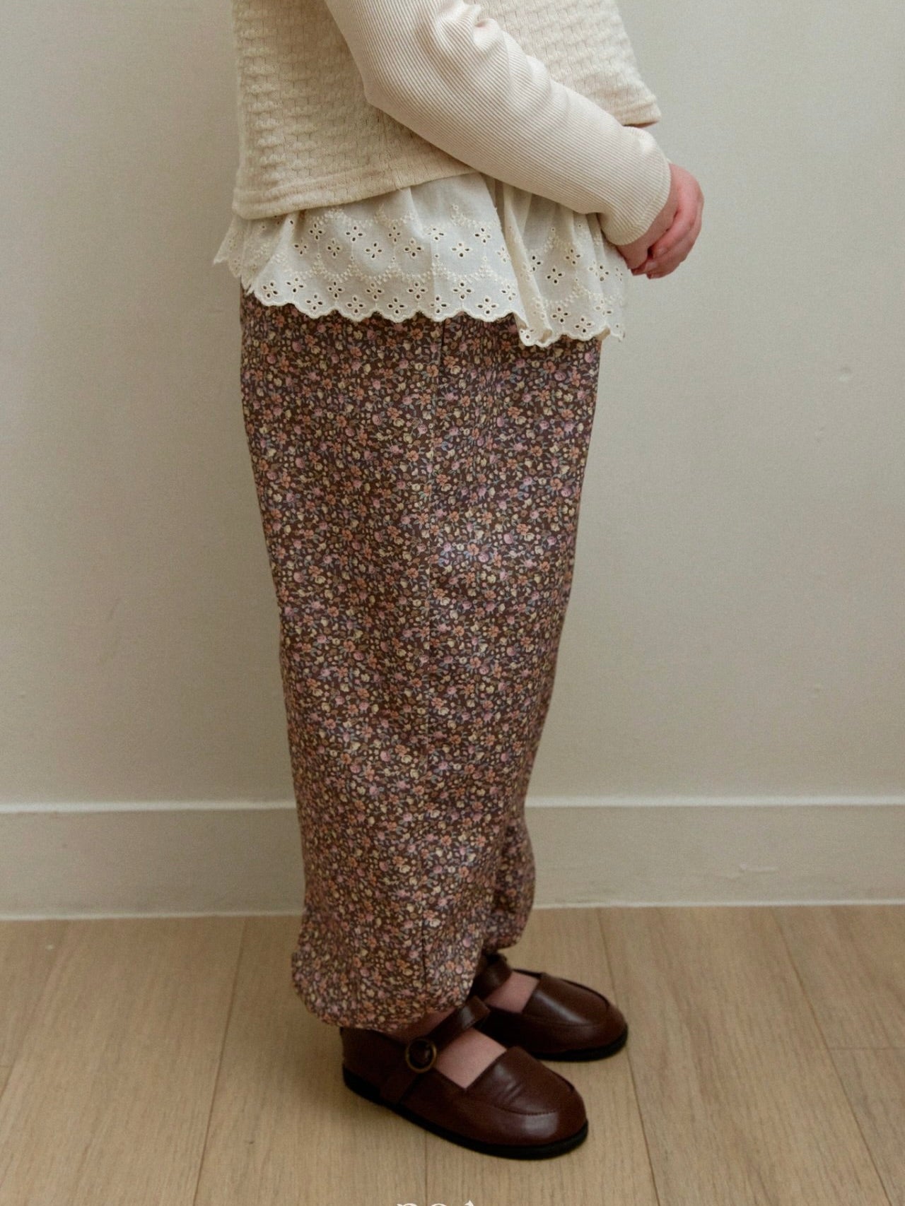 Frill sleeveless vest