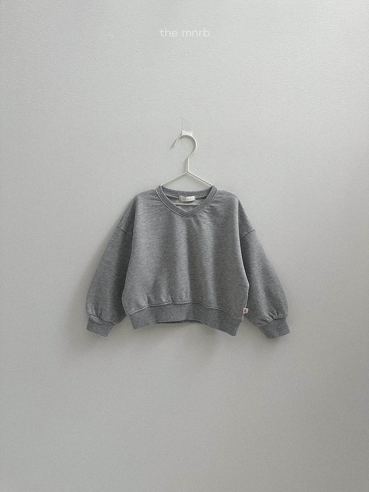 Low V-neck sweatshirt