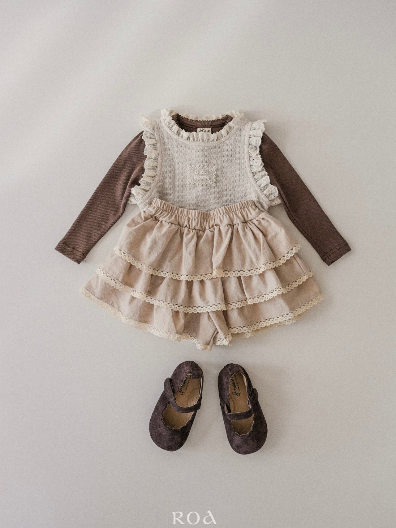 Frill sleeveless vest