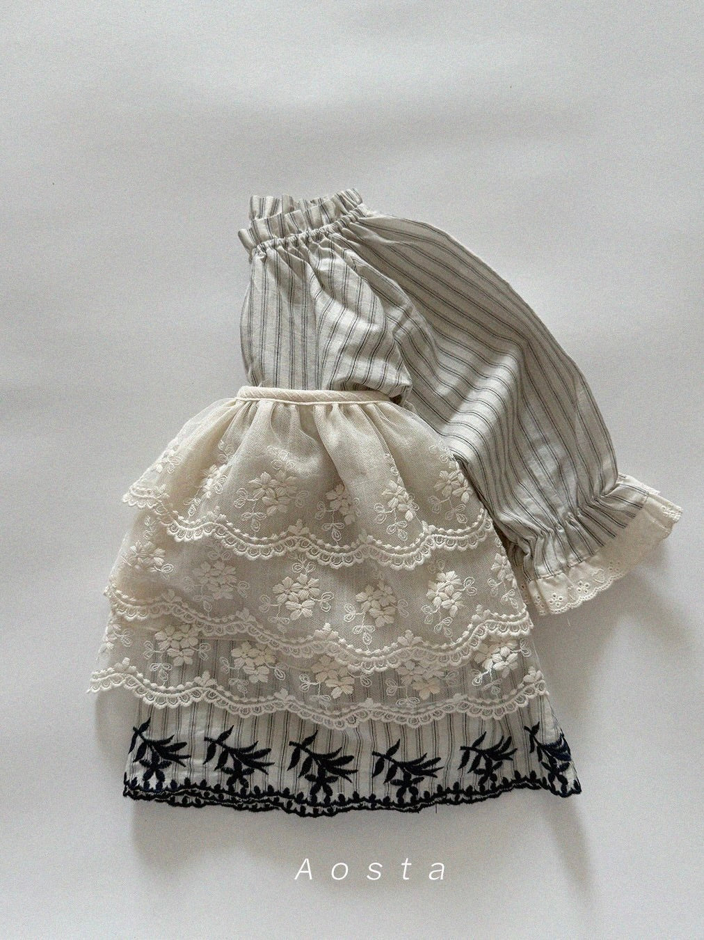 Lace ribbon skirt