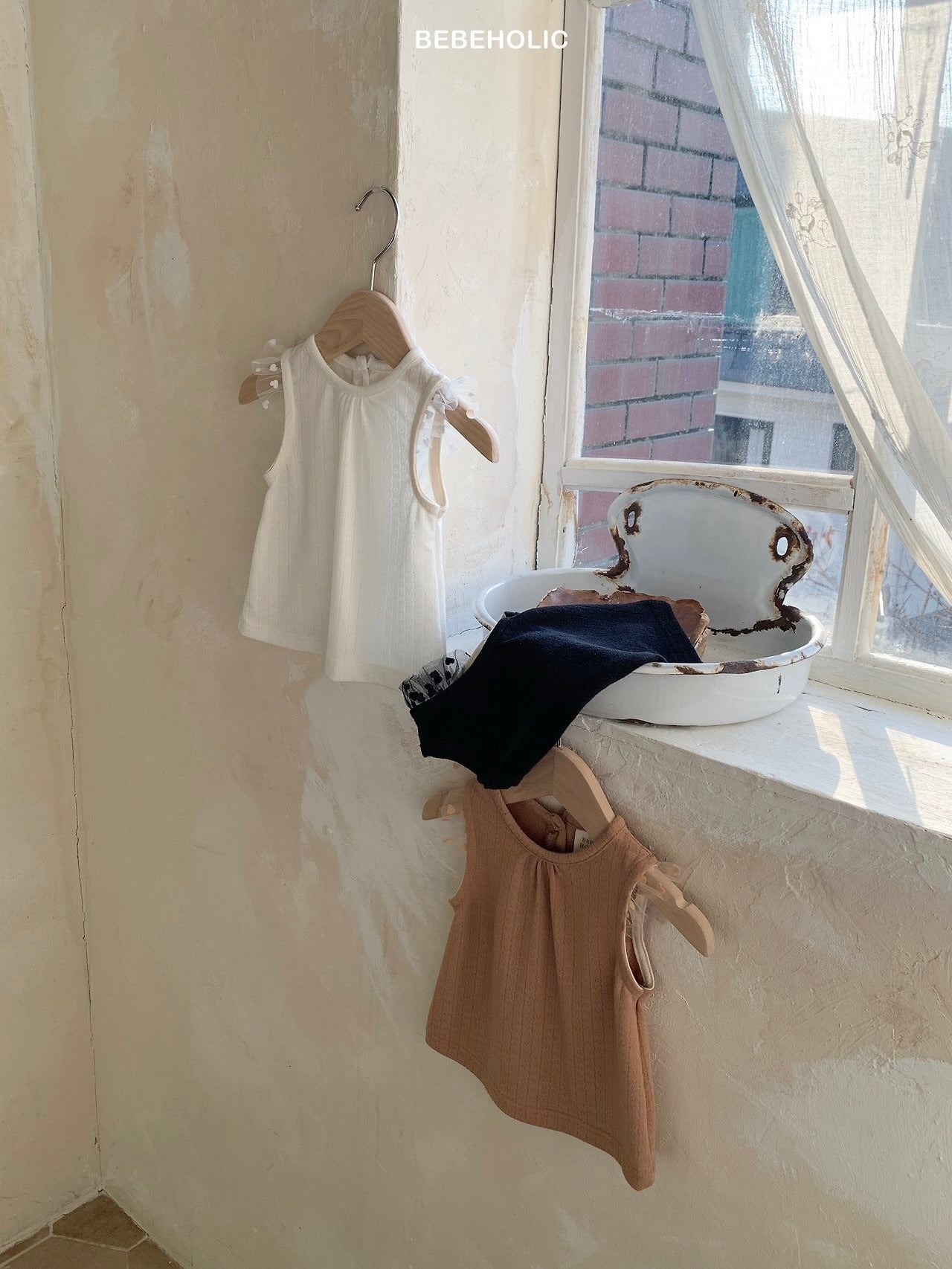 Lily frill T