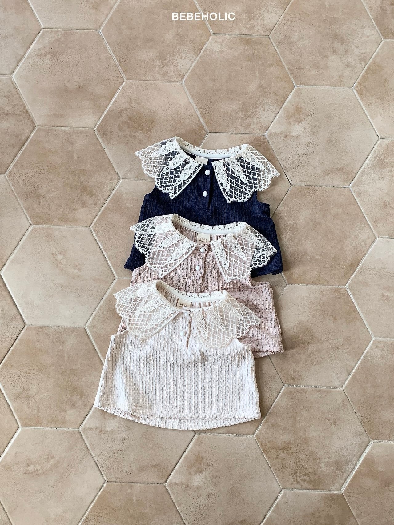 Lace collar T