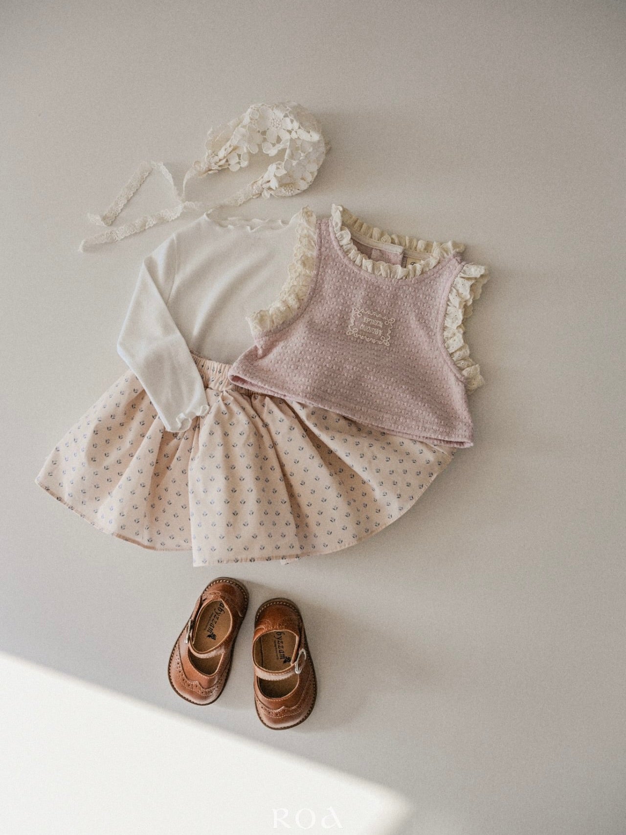 Frill sleeveless vest