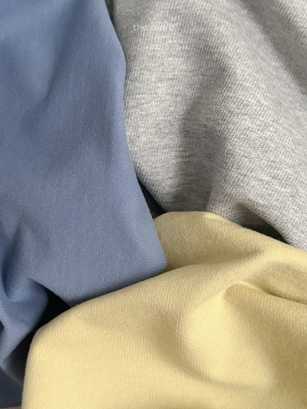 Low V-neck sweatshirt