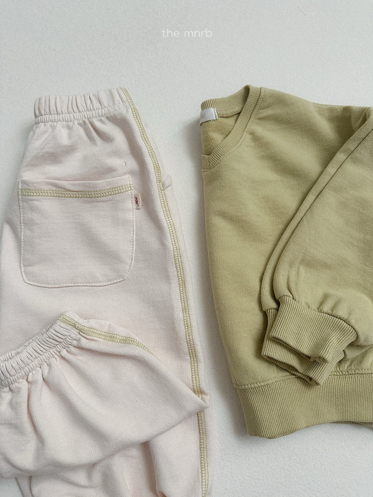 Low V-neck sweatshirt
