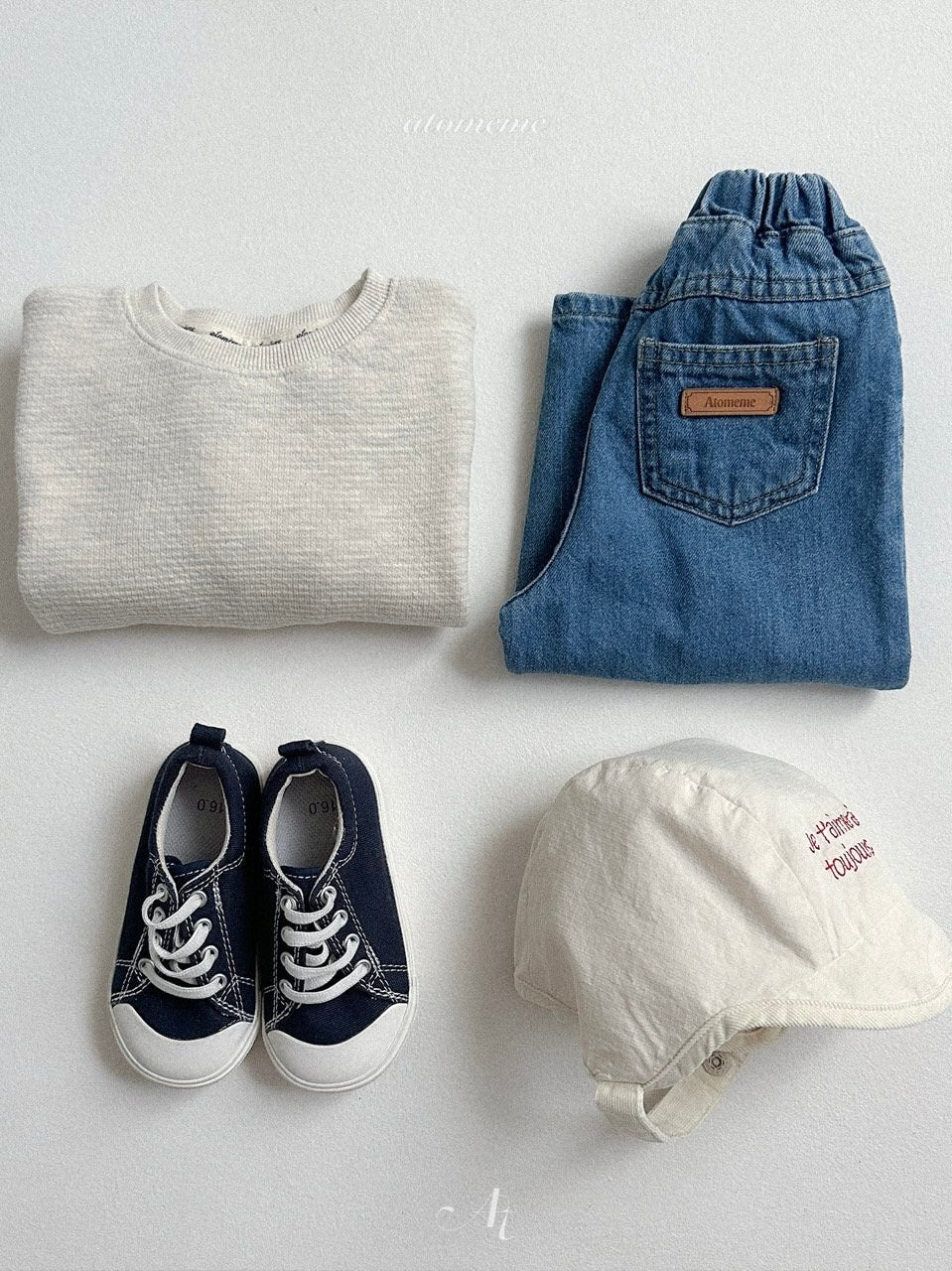 Minimal sweatshirt