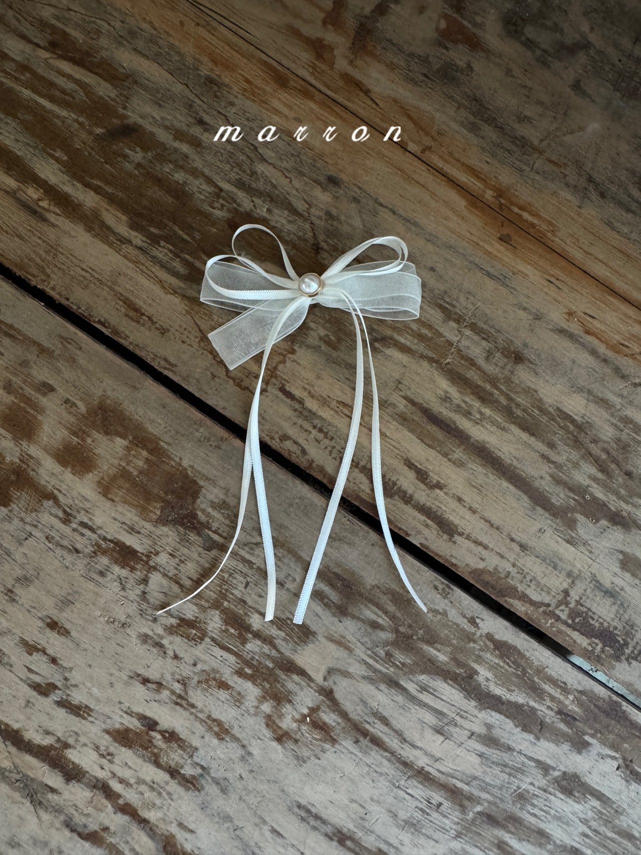 Pearl ribbon brooch