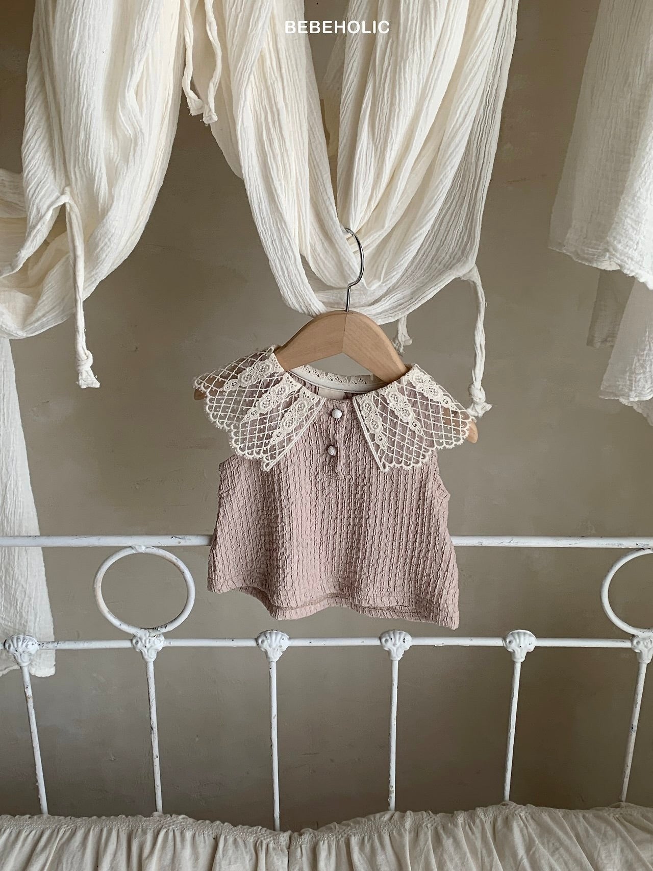 Lace collar T