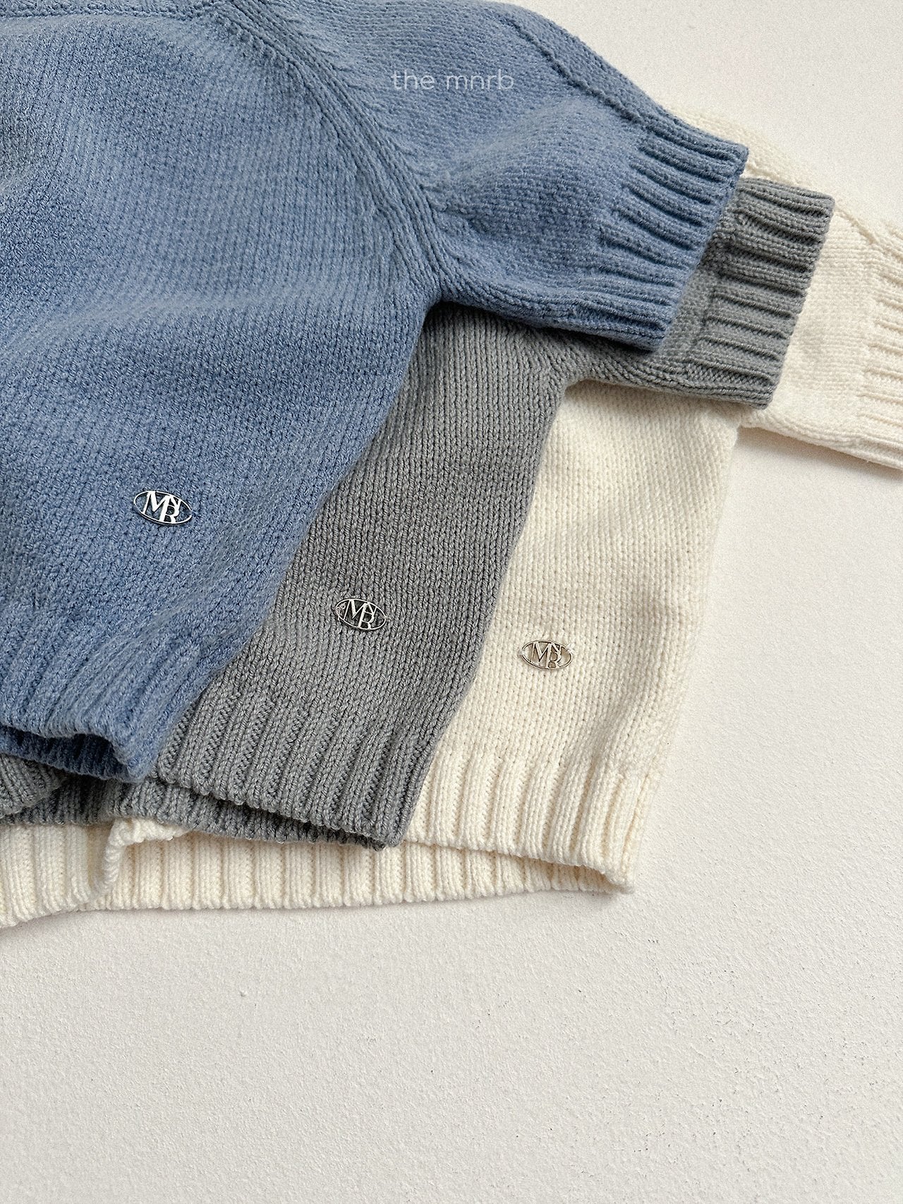 Emblem 3/4 sleeve knit