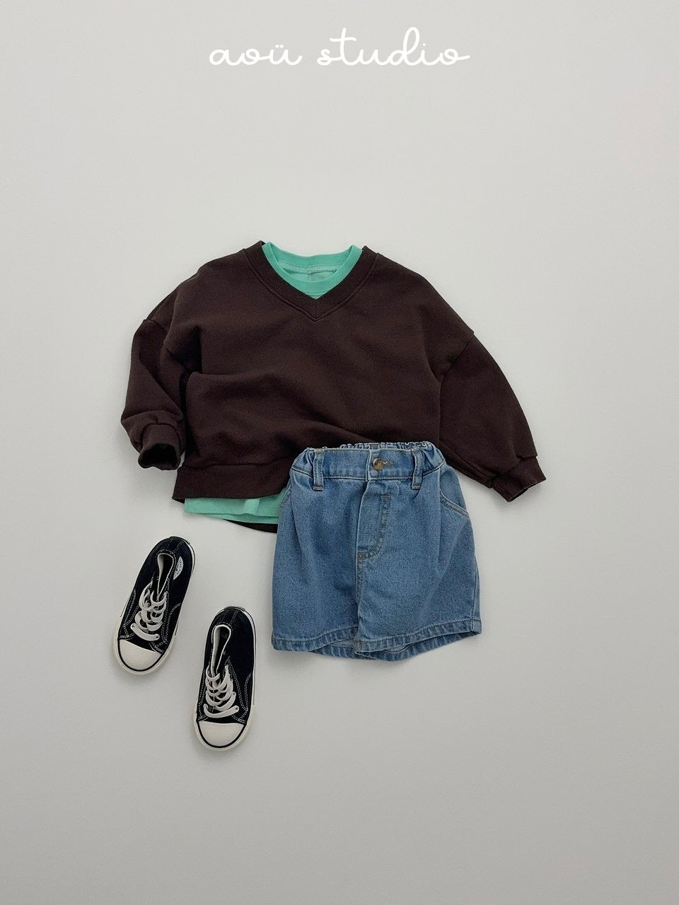 Benny V-neck sweatshirt