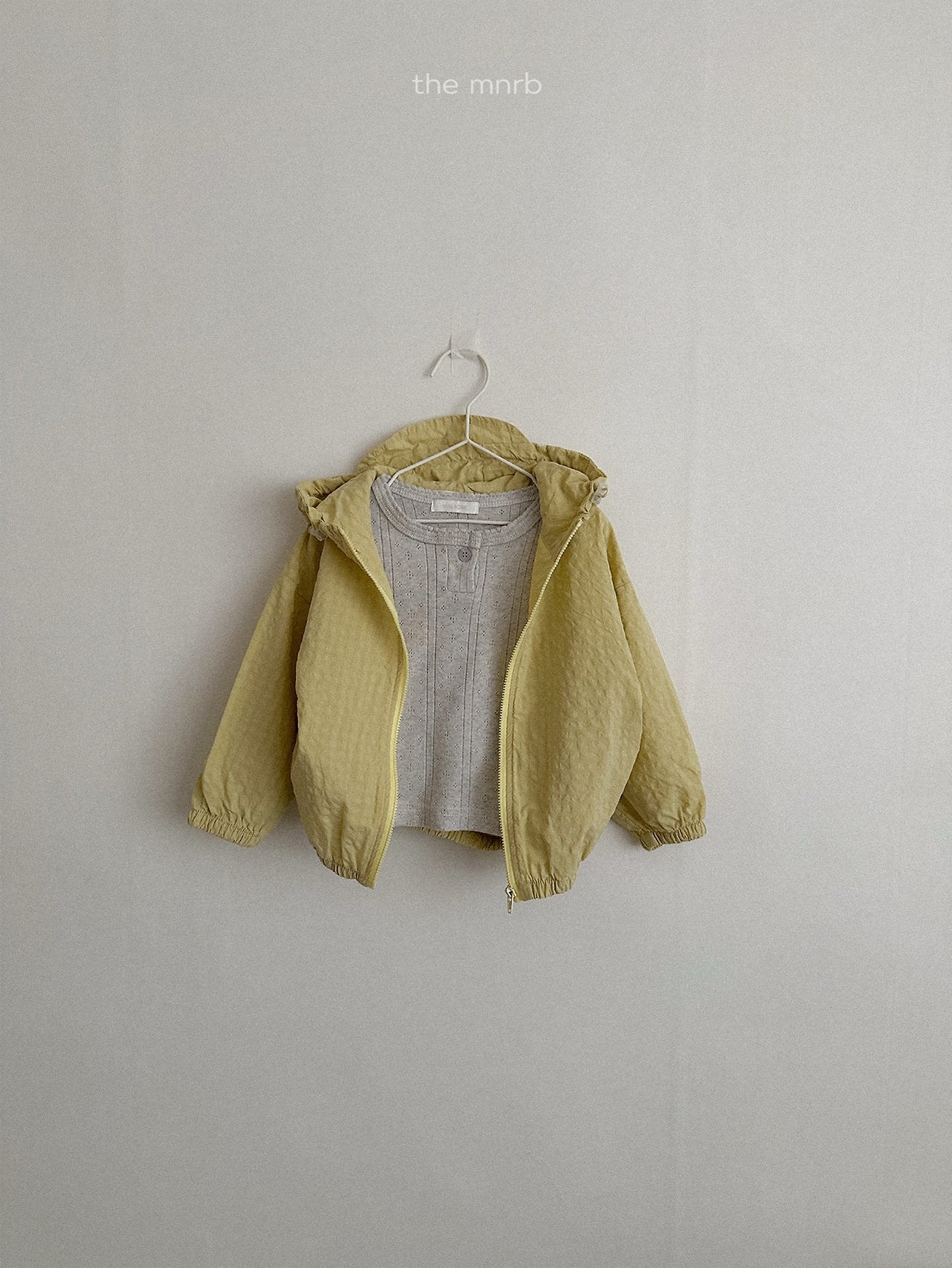 String hood jumper