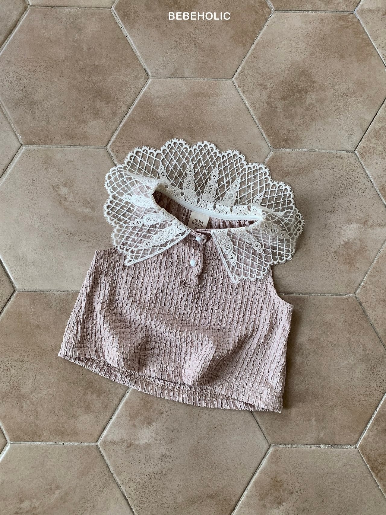 Lace collar T