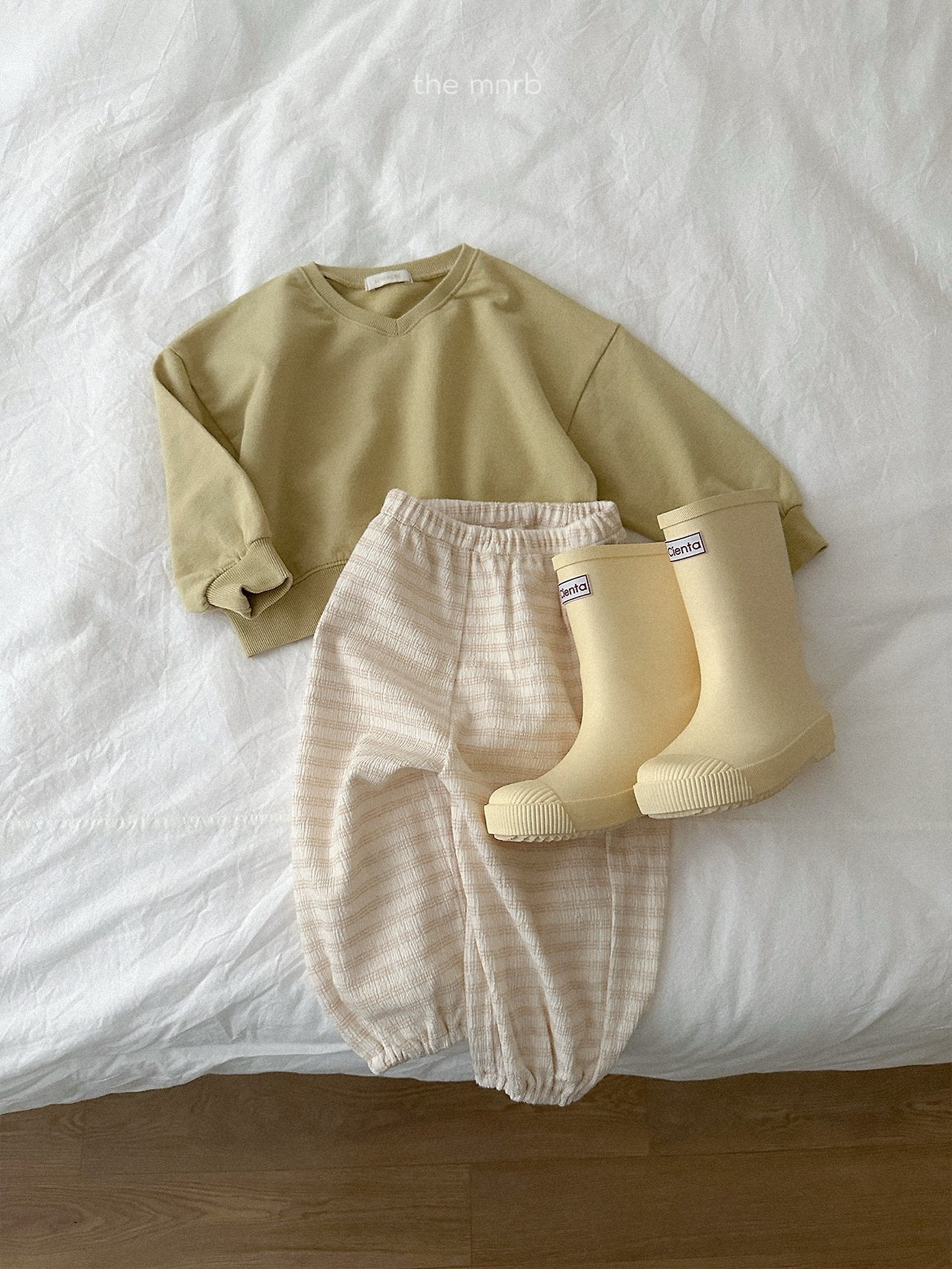 Low V-neck sweatshirt