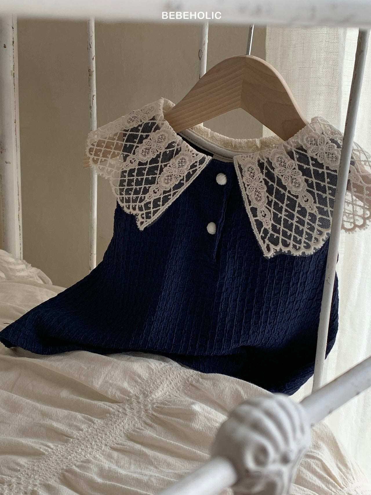 Lace collar T