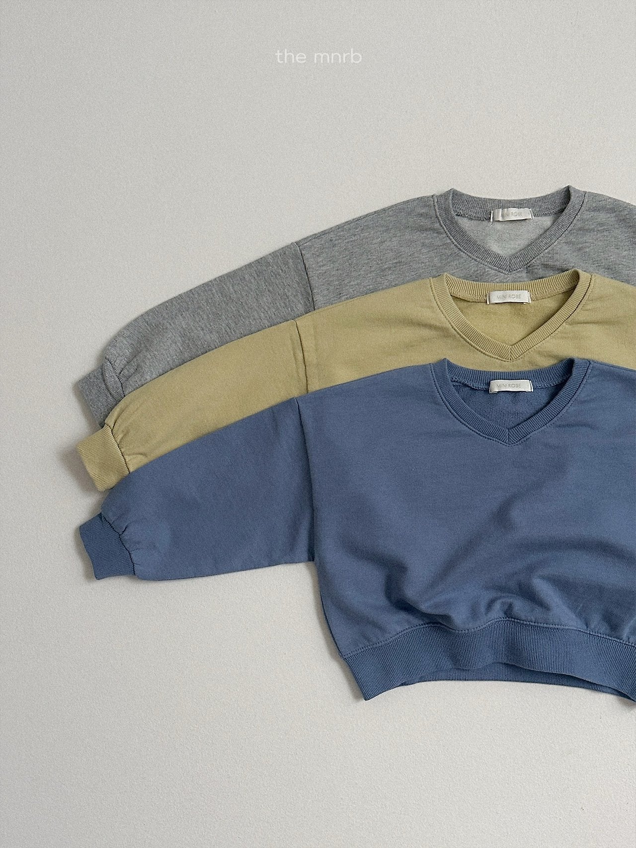 Low V-neck sweatshirt