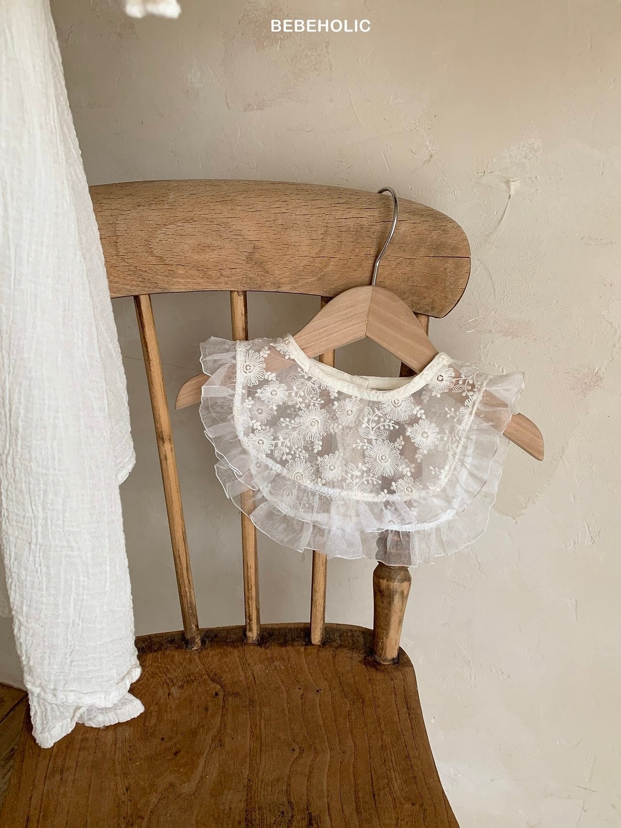 Lace motif frill cape