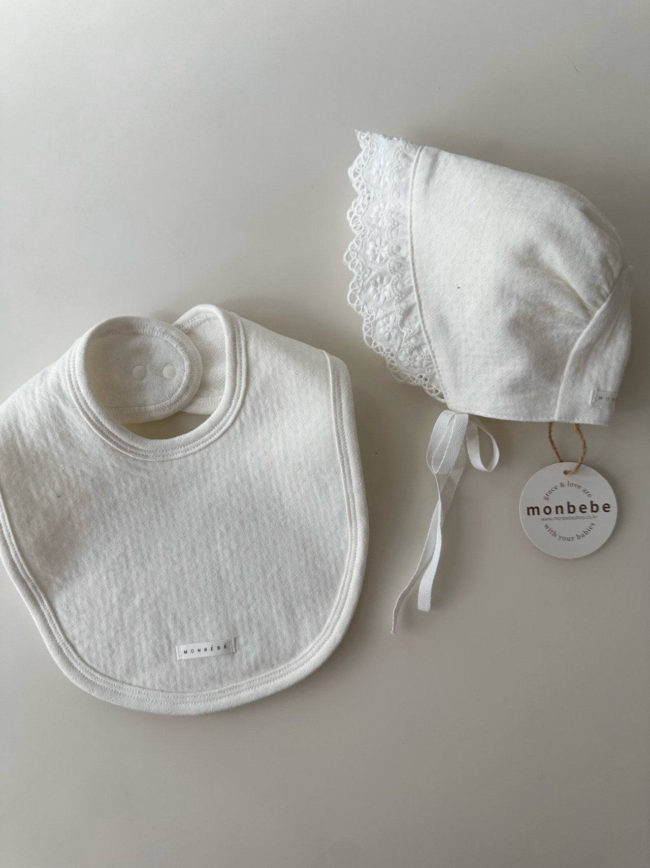 Noah double frill bonnet