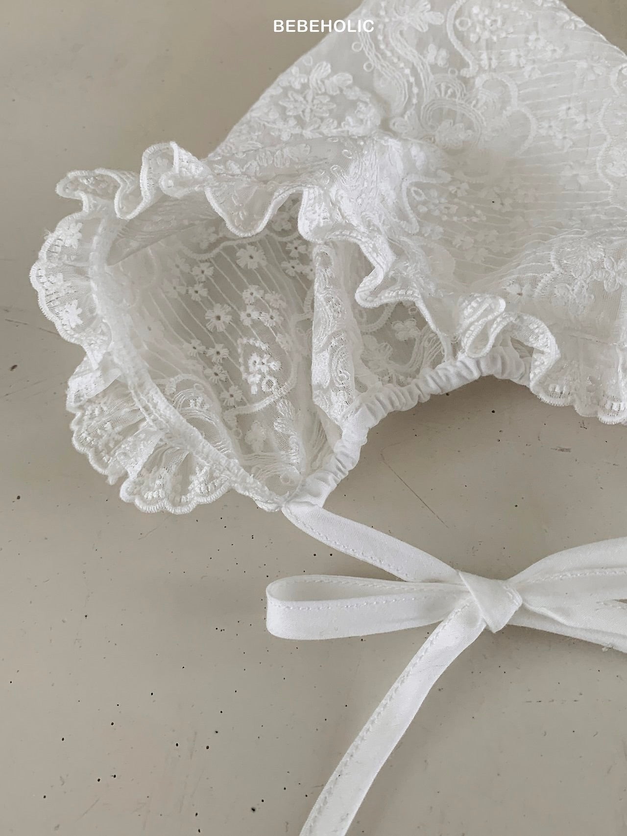Lace frill bonnet