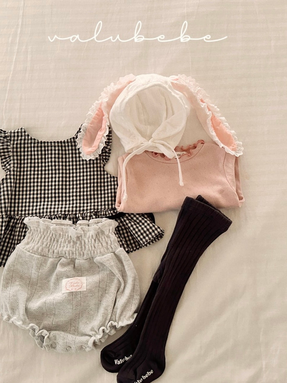 Eyelet smocking bloomer