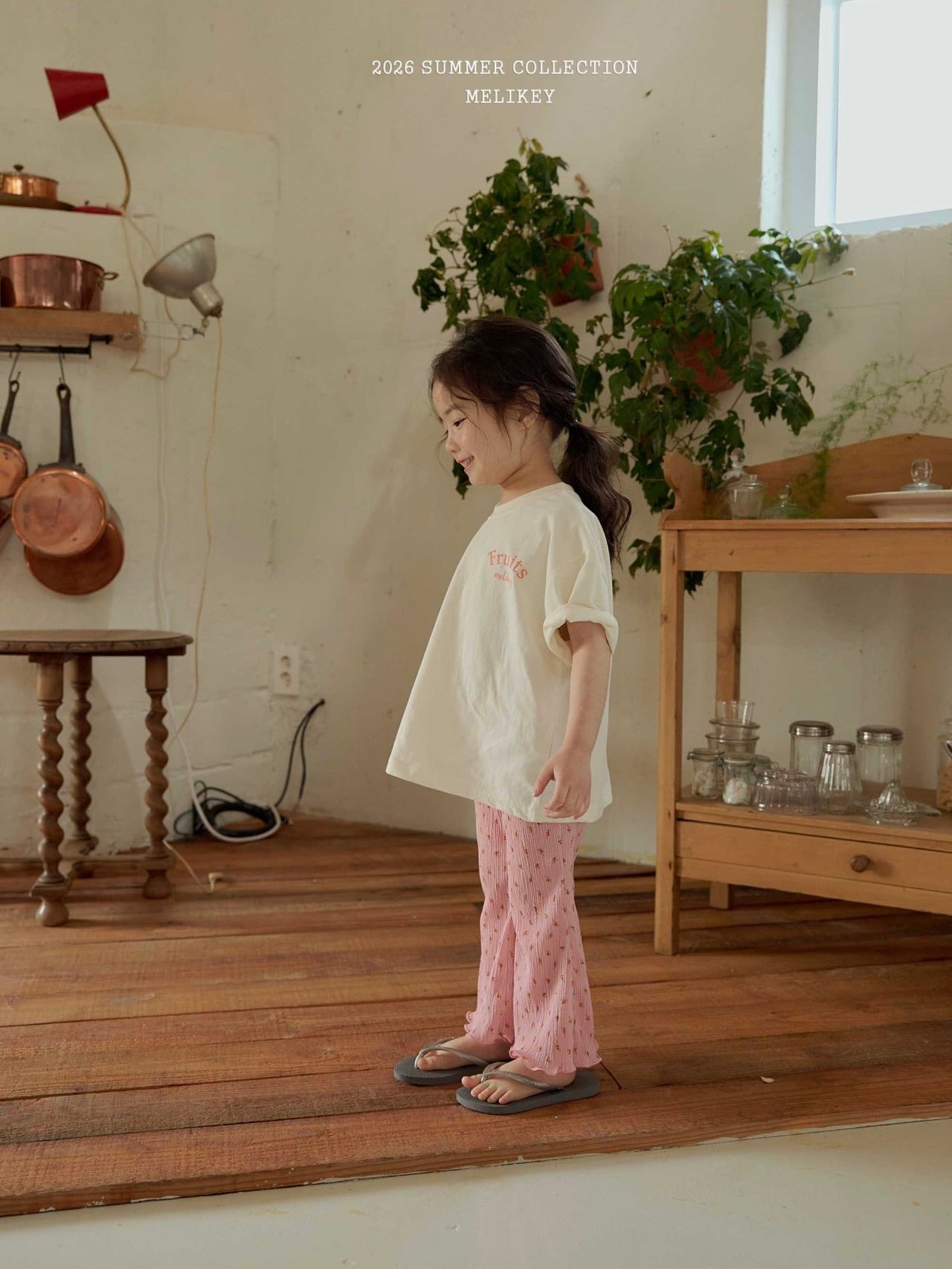 Floral pleated pants