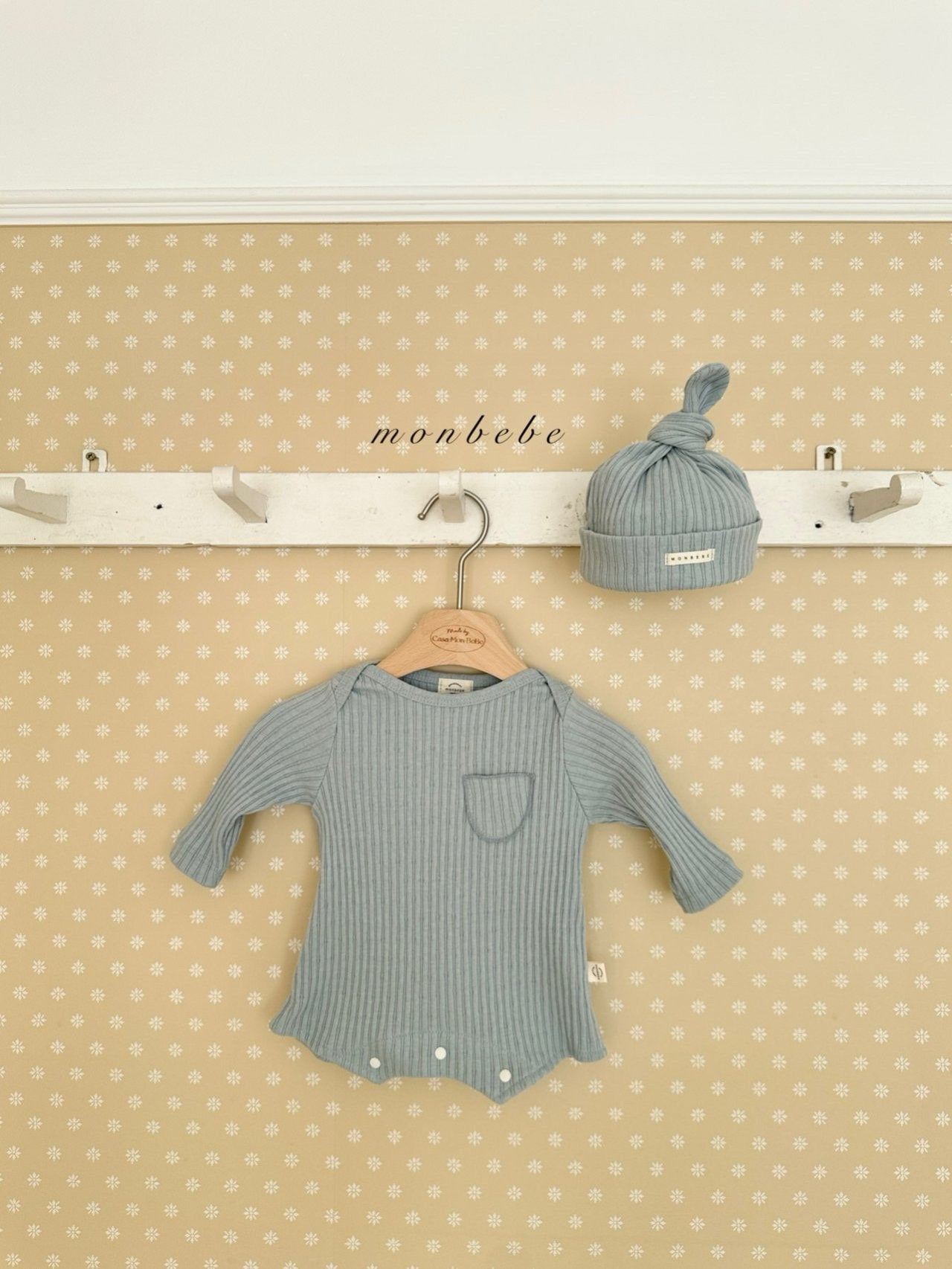 Leo boy rompers (with beanie)